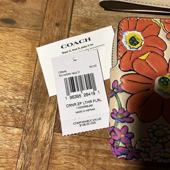 Coach Zip Leather Floral Wristlet BNWT BEAUTIFUL - Picture 6 of 10